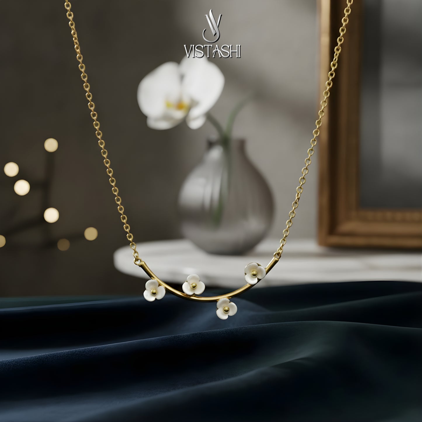 Gold plated anti tarnish flower themed pendant