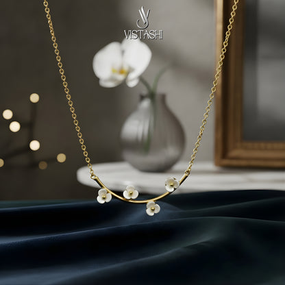 Gold plated anti tarnish flower themed pendant