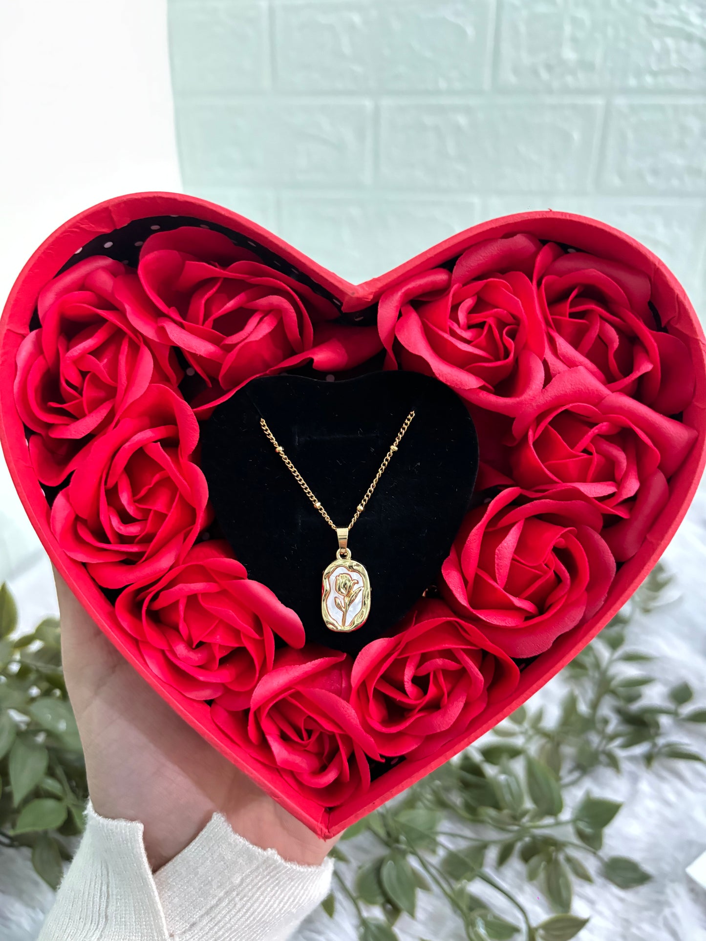 Rose pendant gift