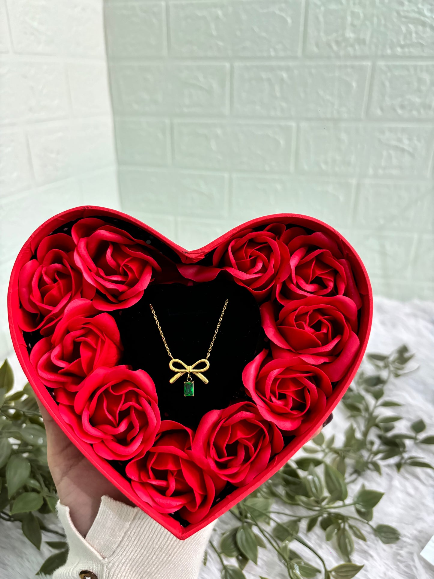 Green stone bow pendant gift