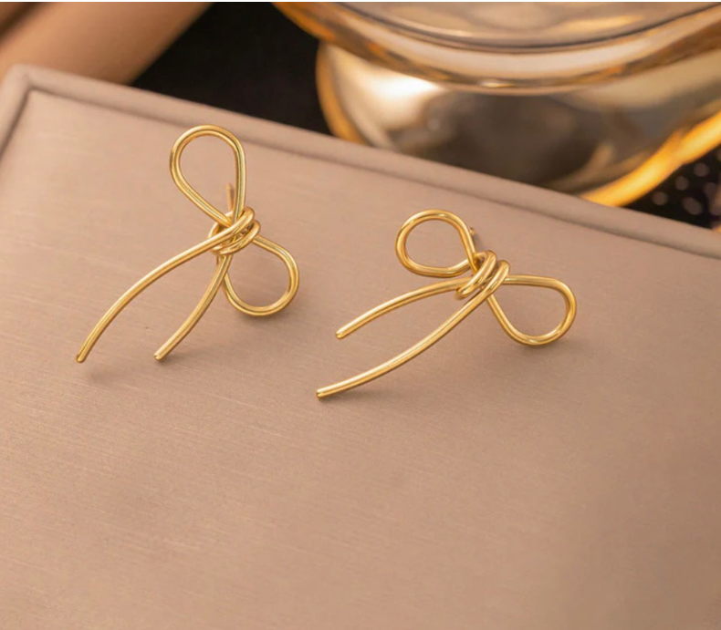 Gold plated anti tarnish simple bow themed earrings